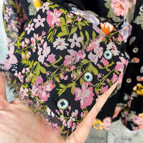 Free People Hold On To Me Floral Print Blouse in Black Combo Size Medium. - Picture 7 of 15